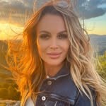 Amanda Holden (@noholdenback)