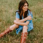Genevieve Padalecki (@genpadalecki)