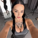 Lyna (@lyna_com2000)